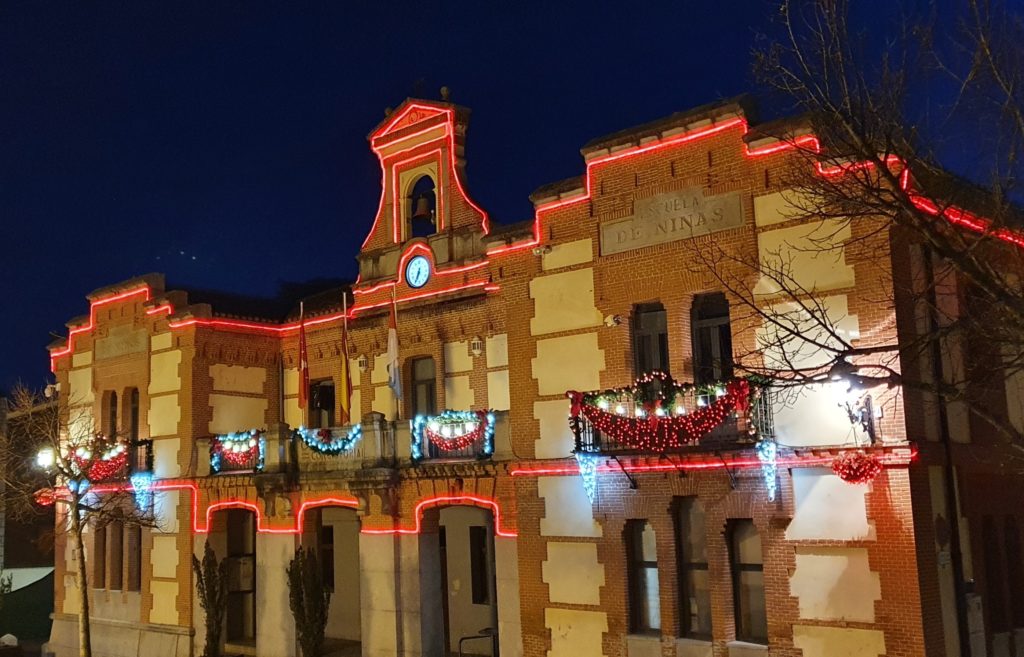 Rascafría en Navidad con luces, decoración y ambiente festivo en la Sierra Norte de Madrid.